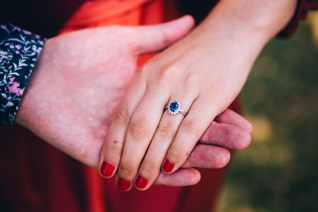 significado de los anillos con zafiro