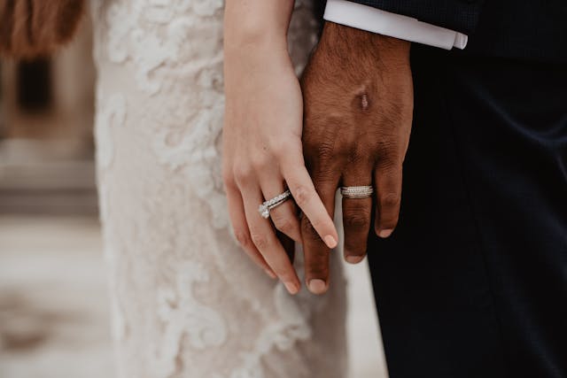 ¿Qué simbolizan los anillos de boda?